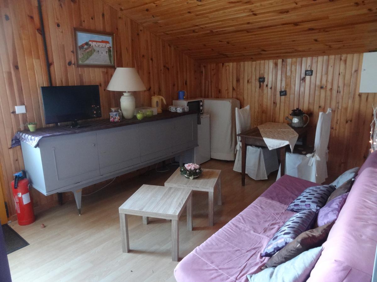 Ferme Auberge Des Pirodelles, Augy Sur Aubois Exterior photo
